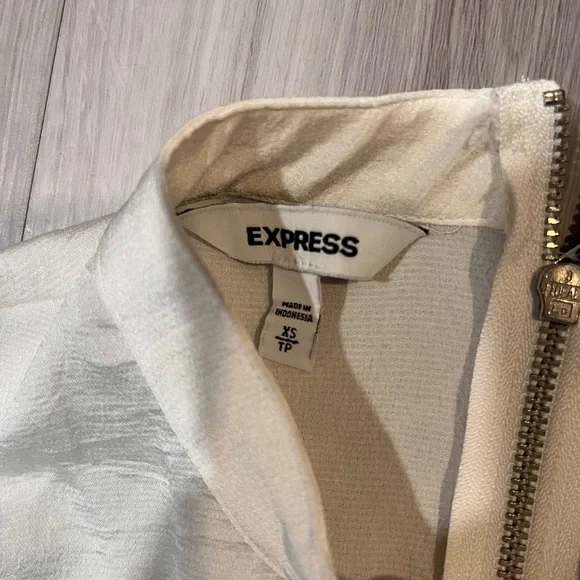 Express Elegant White‎ Women's Top - Picture 2 of 7